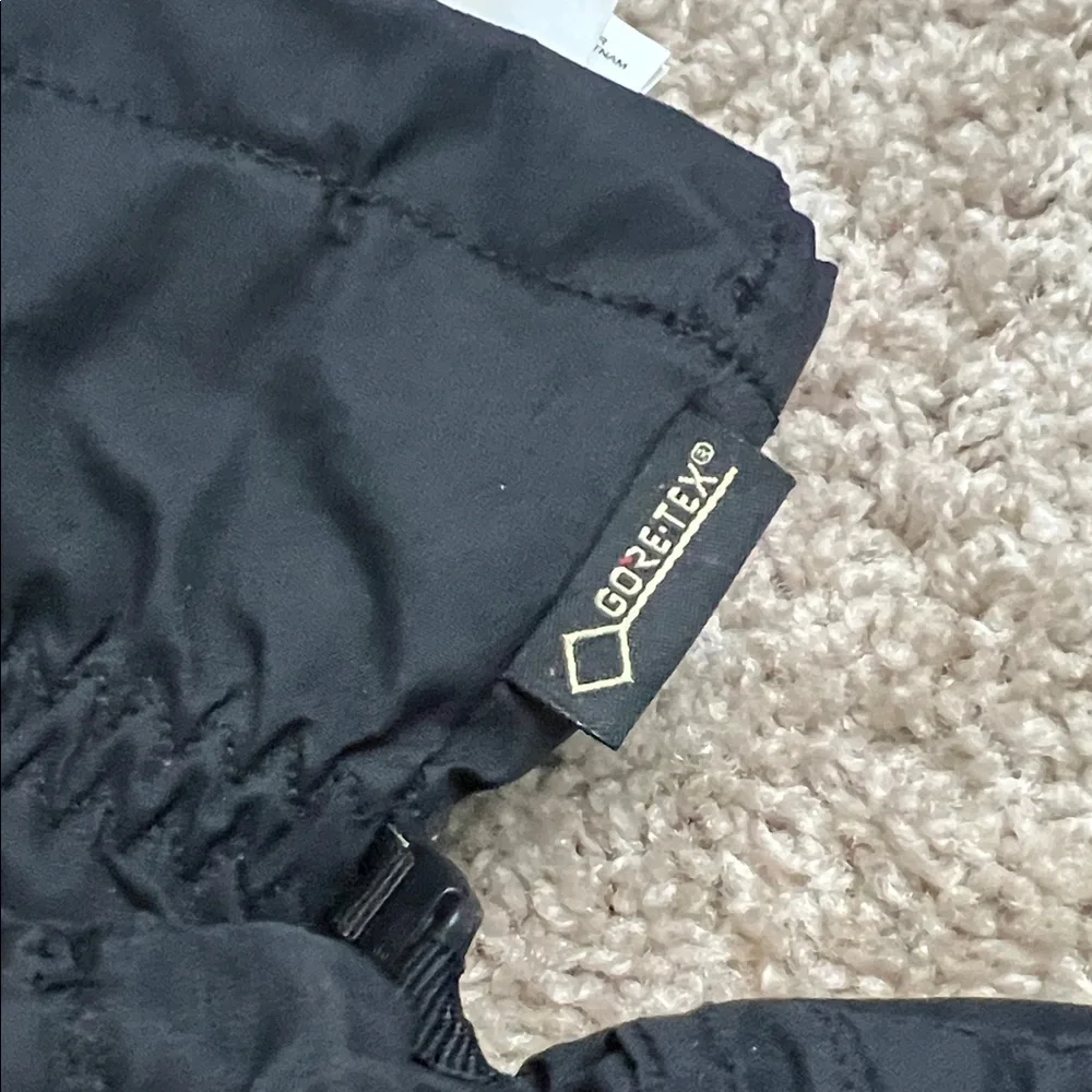 The North Face Black Youth Mittens - Insulated Winter Gloves sz M